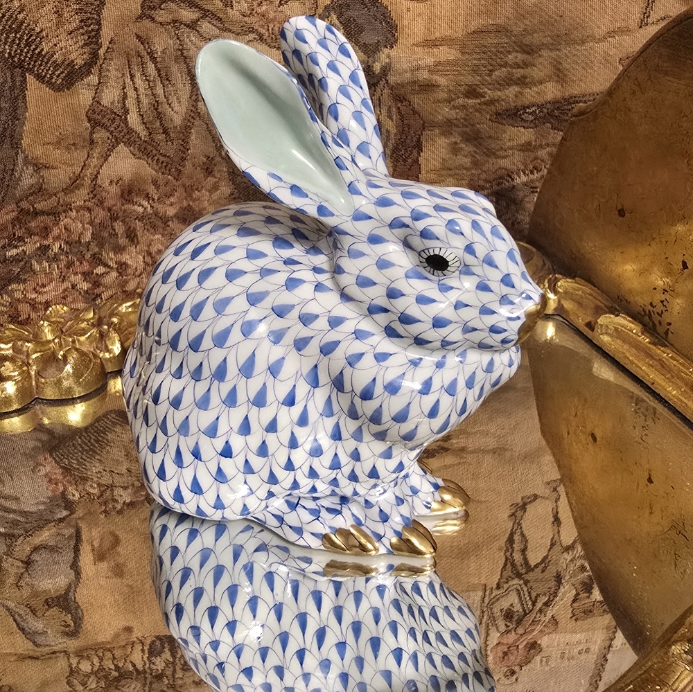 Herend blue fishnet sitting Bunny hand-painted HUNGARY~VINTAGE~NWOT DISPLAY MINT